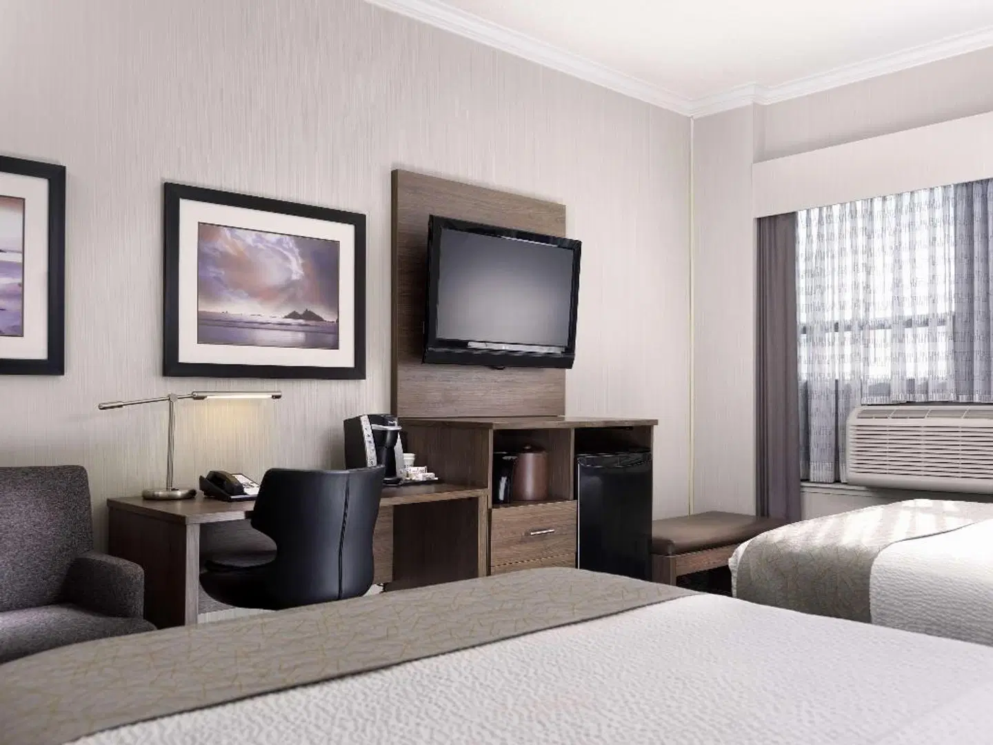 Best Western Plus Carlton Plaza Hotel ROOM_EXAMPLE