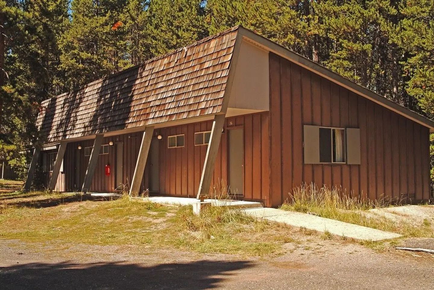 Lake Lodge Cabins EXTERIOR