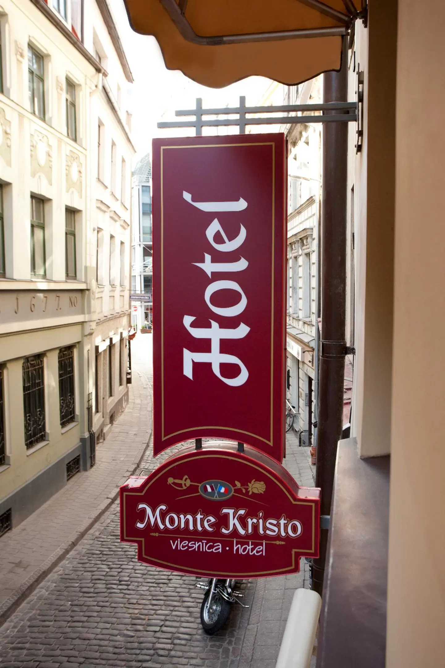 Monte Kristo EXTERIOR