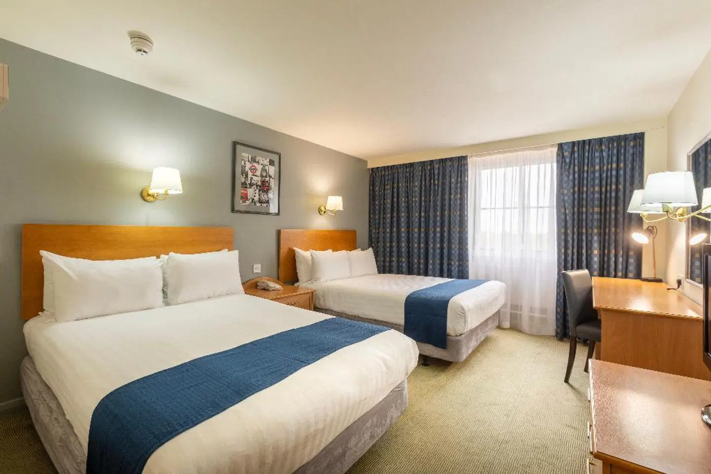 Holiday Inn Sutton ROOM_EXAMPLE
