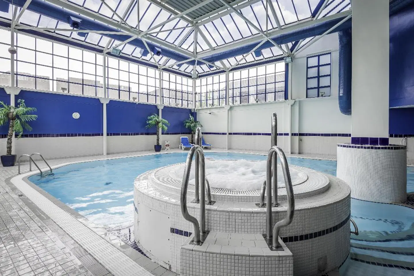 Holiday Inn Sutton Hallenbad