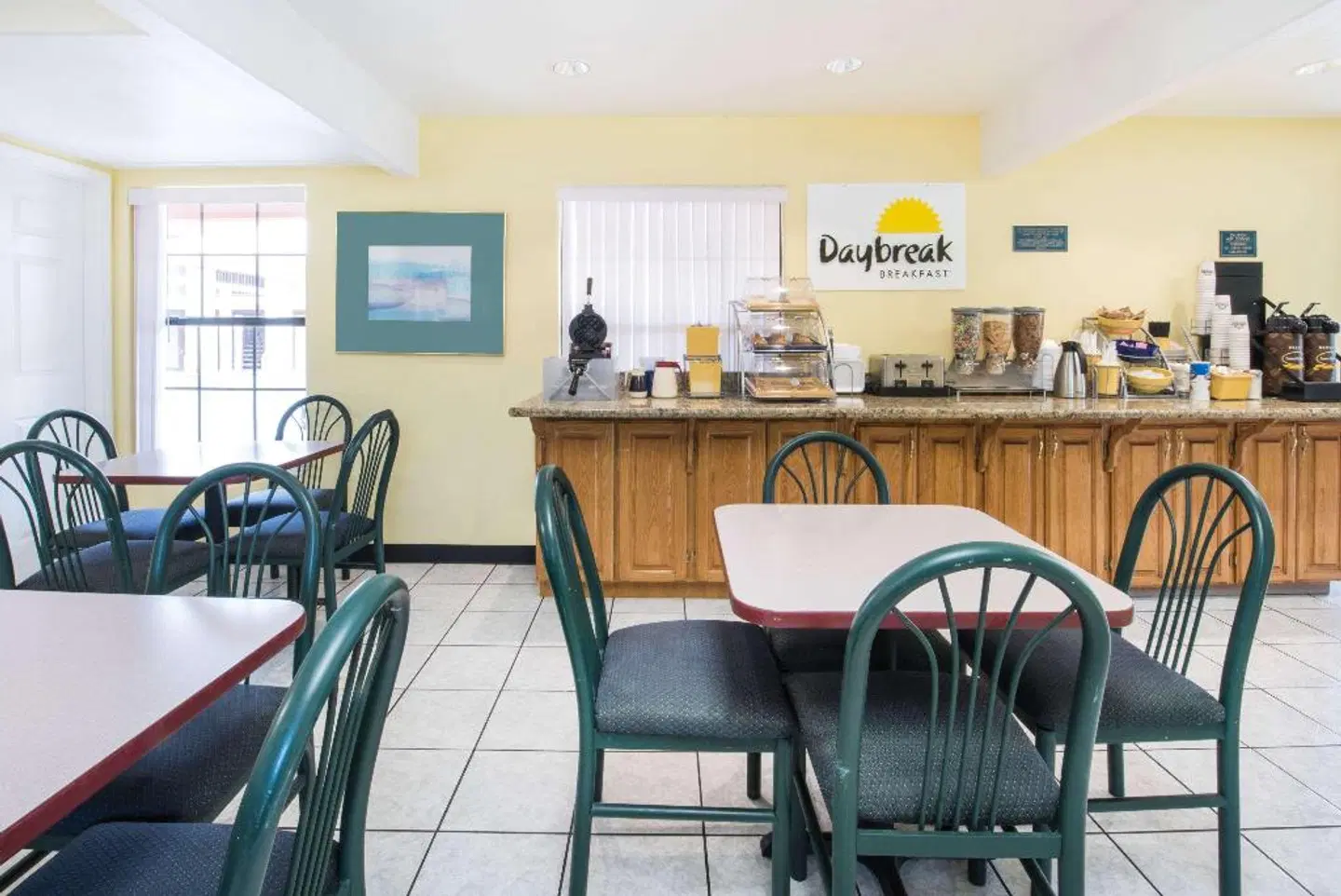 Days Inn by Wyndham McAllen Bar