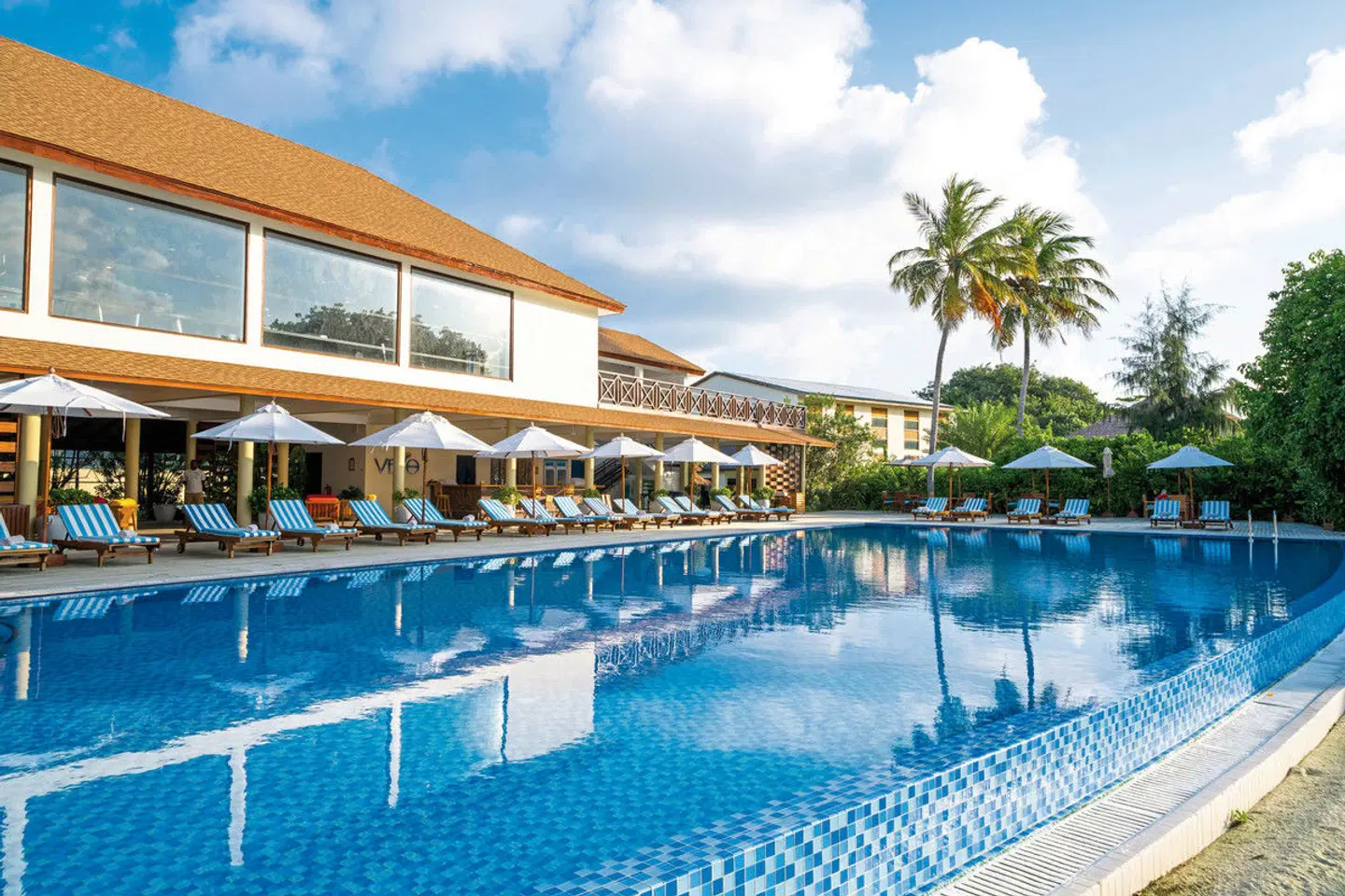 Reethi Faru Resort OUTDOOR_POOL