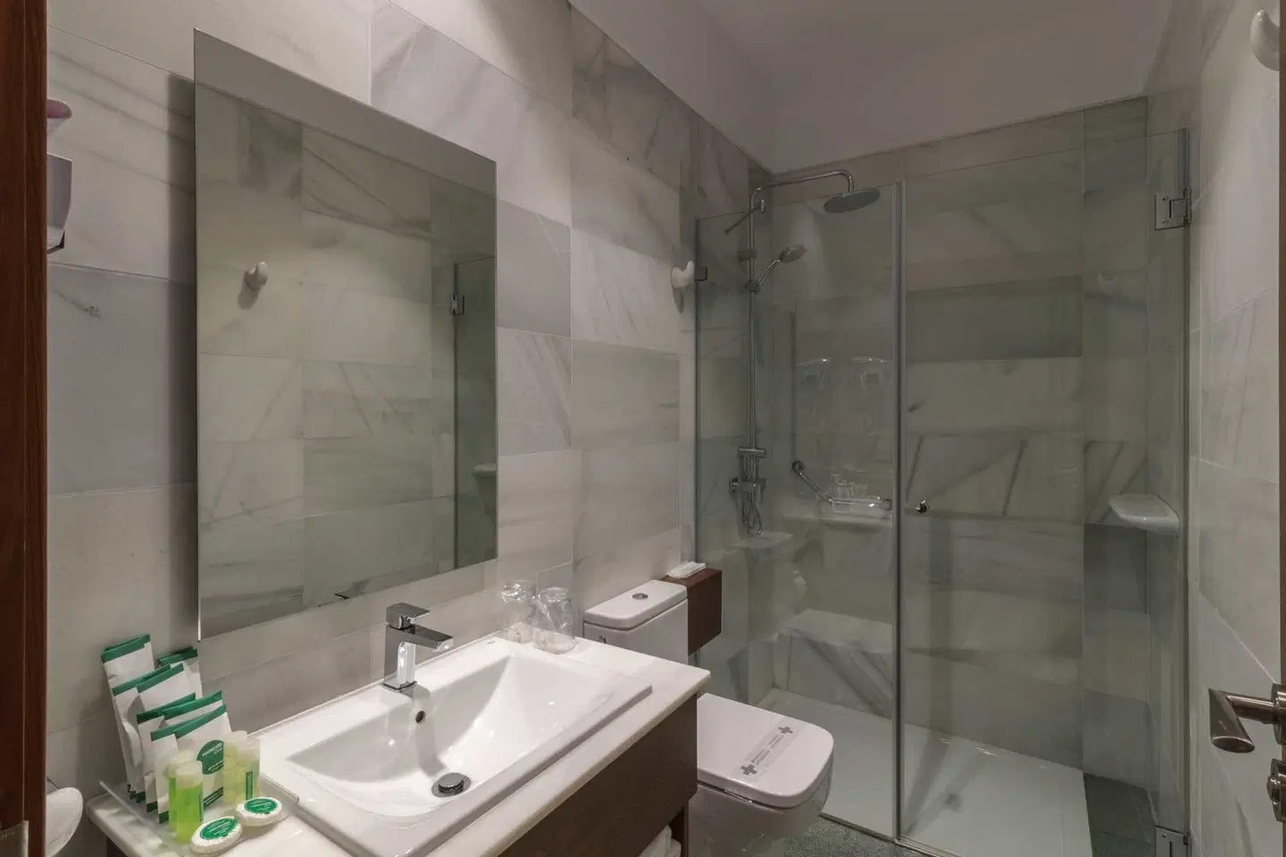 Holiday Time Hotel BATHROOM