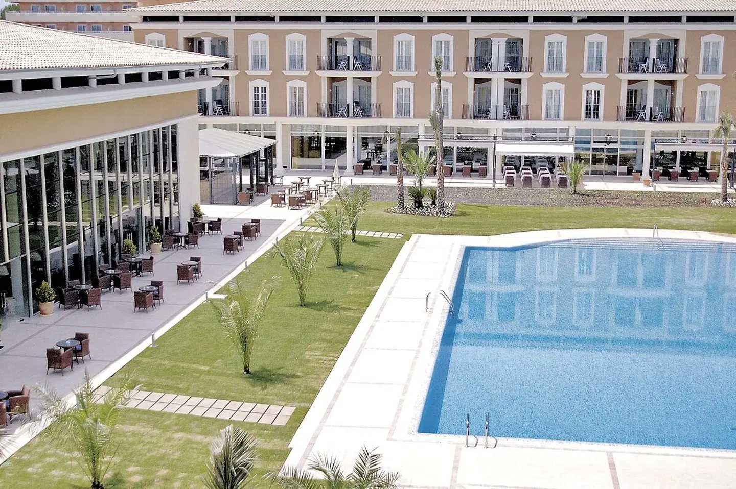 Grupotel Playa de Palma Suites & Spa OUTDOOR_POOL