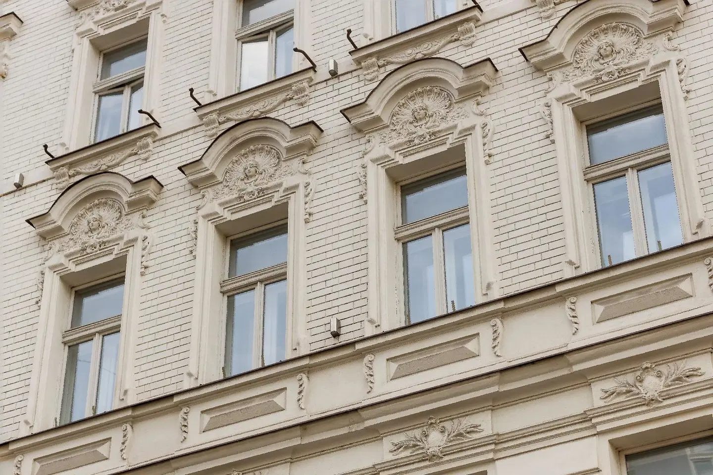 Royal Court Hotel EXTERIOR