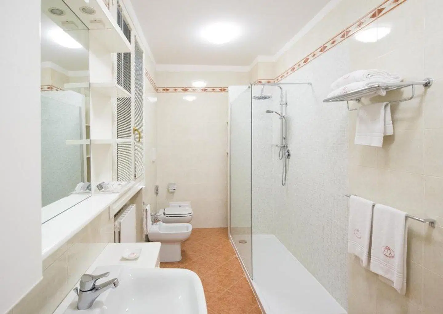 Phi Hotel Bologna - Hotel Badezimmer