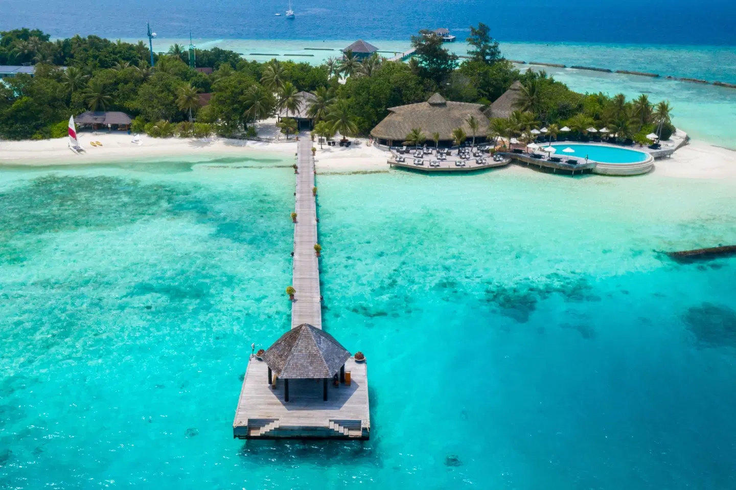 Komandoo Island Resort & Spa OUTDOOR_POOL