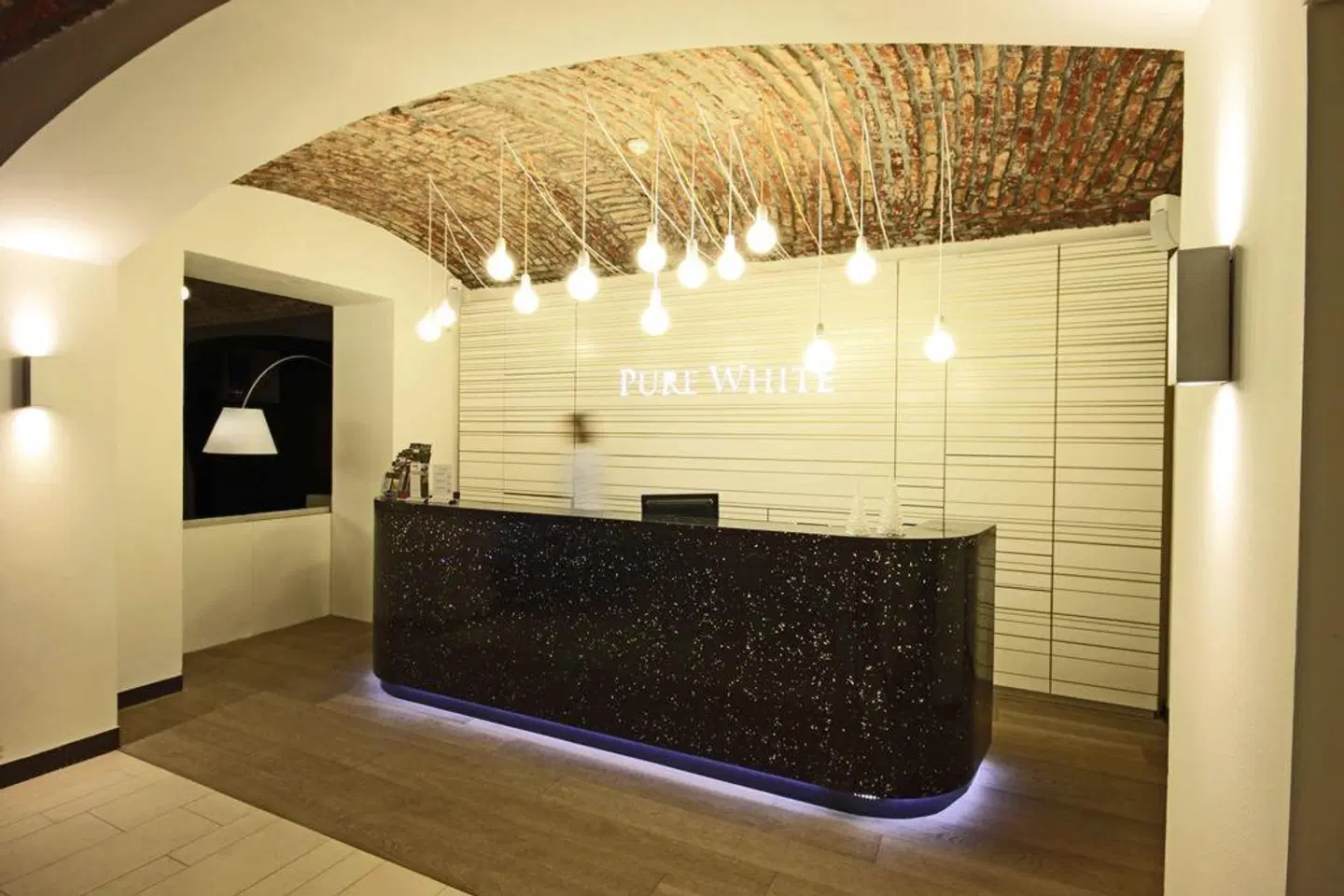 Pure White LOUNGE_LOBBY