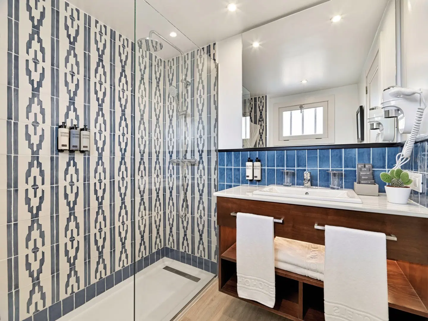 H10 Suites Lanzarote Gardens BATHROOM