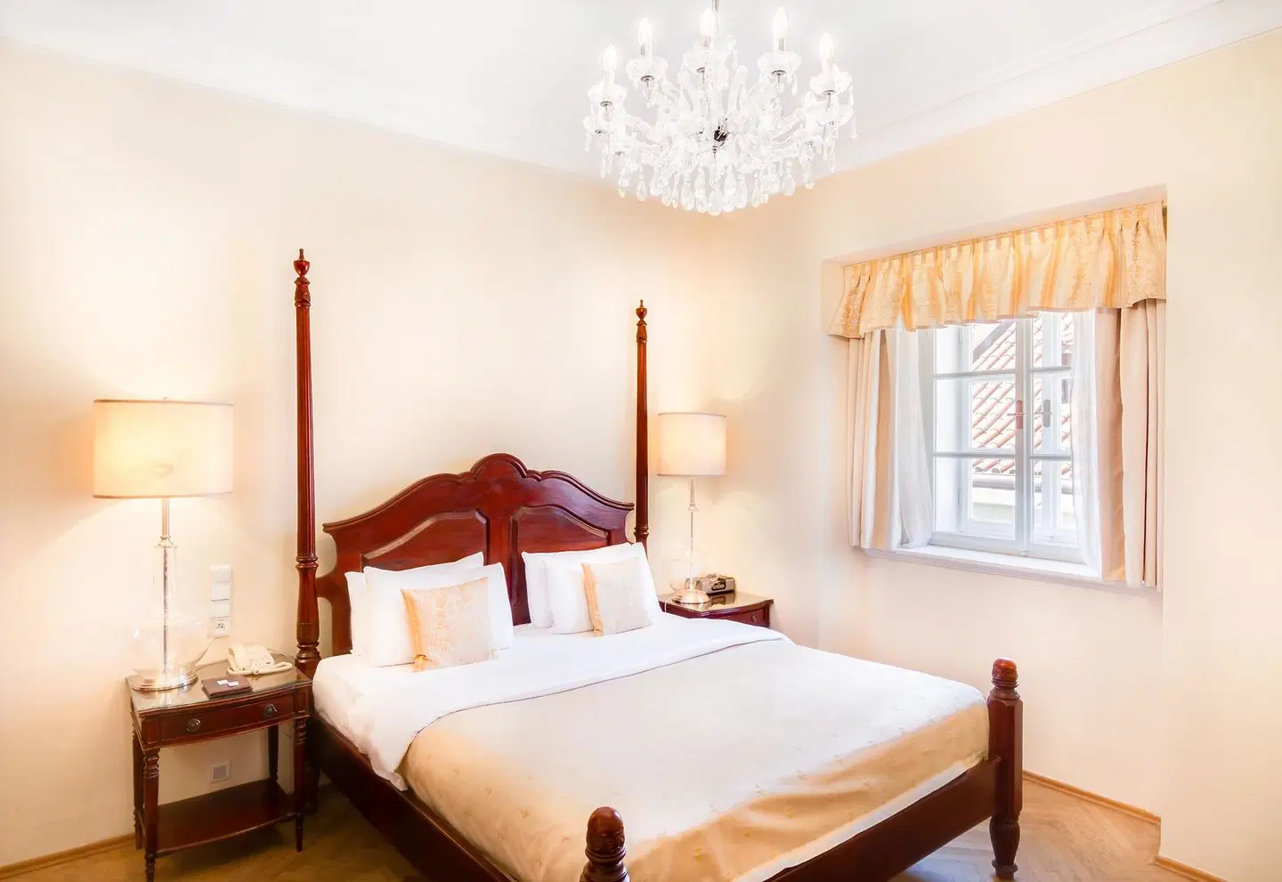 The Dominican ROOM_EXAMPLE