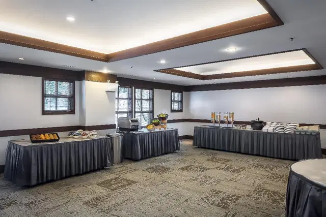 Blackcomb Springs Suites By Clique Konferenz