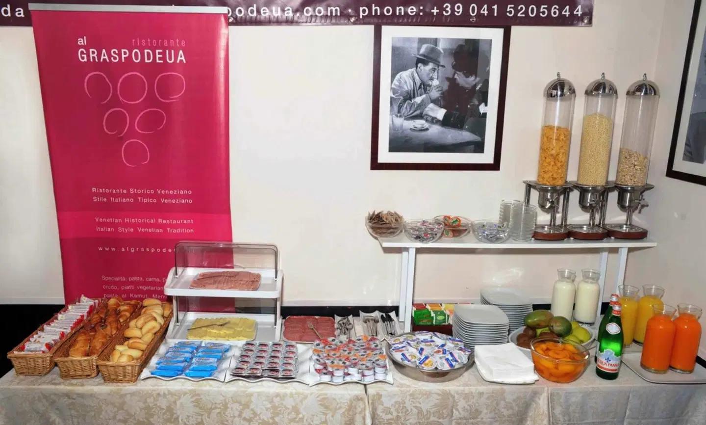 Al Graspo de Ua Konferenz