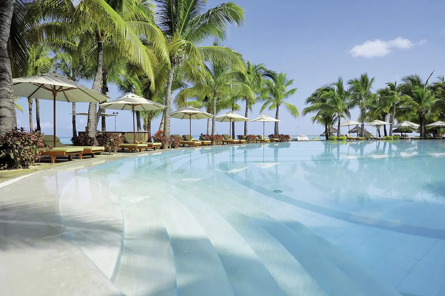 Paradis Beachcomber Golf Resort & Spa OUTDOOR_POOL