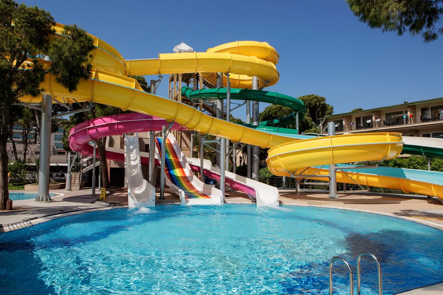 Papillon Ayscha OUTDOOR_POOL