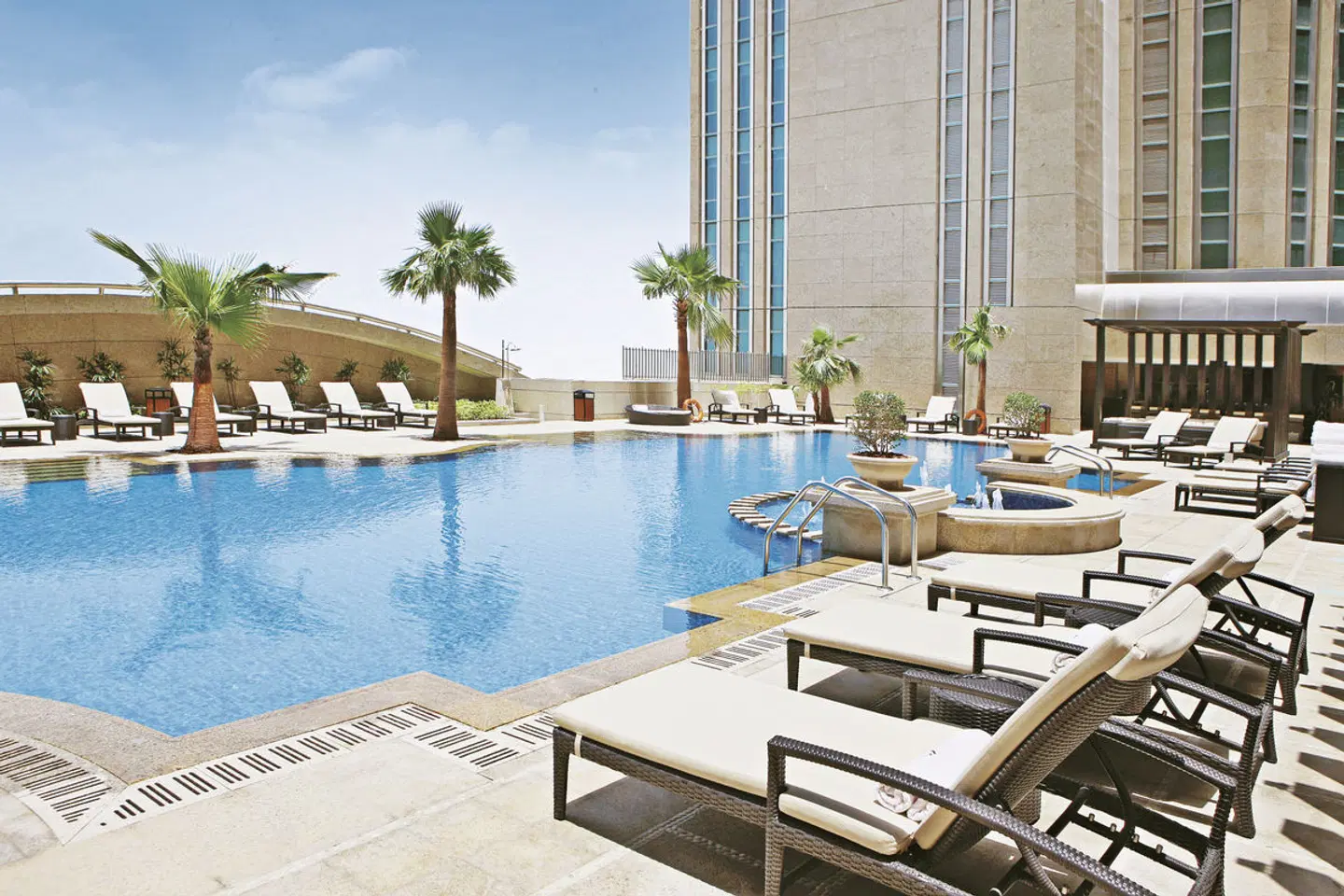 Sofitel Abu Dhabi Corniche OUTDOOR_POOL