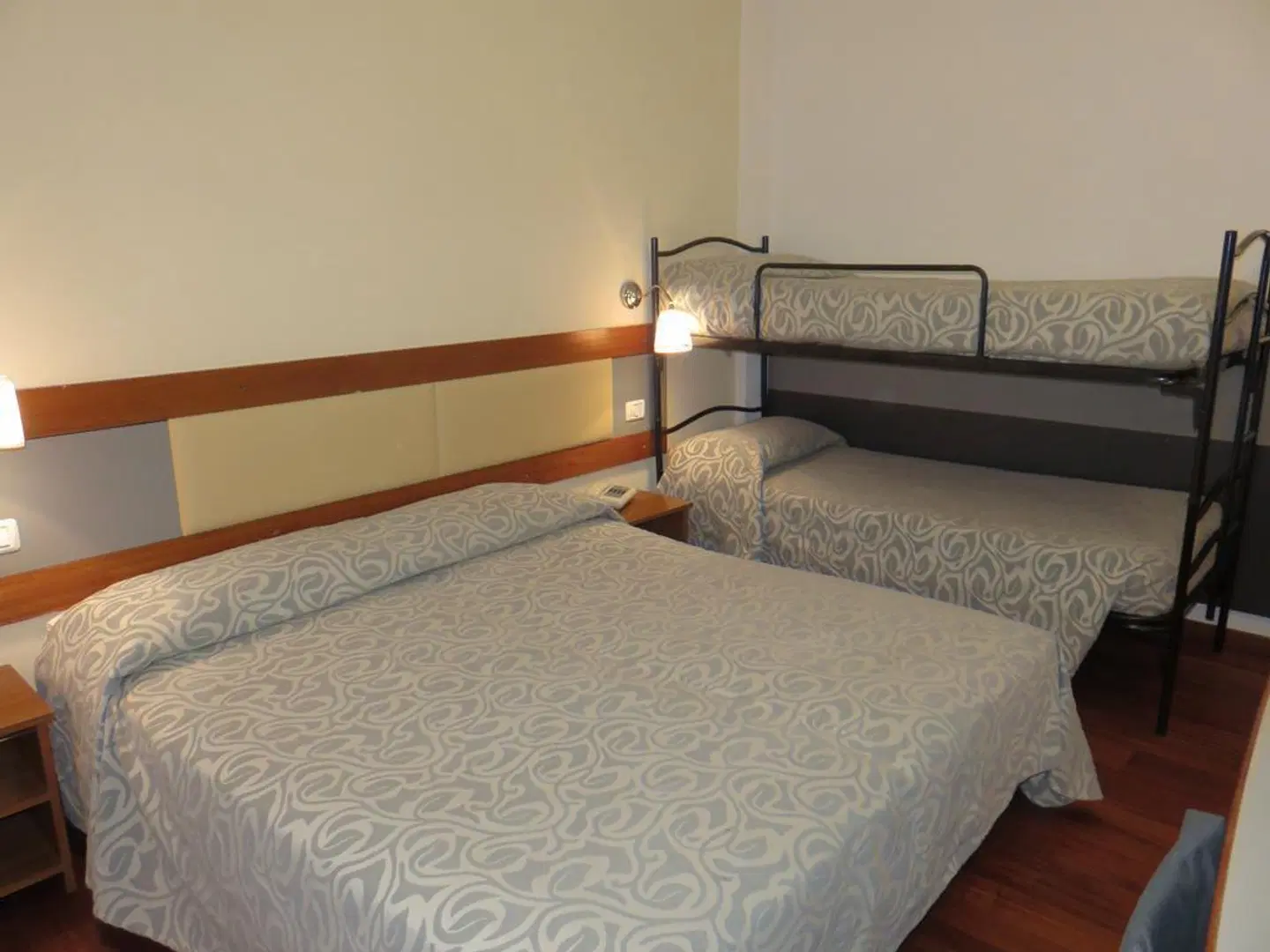 Alexander ROOM_EXAMPLE