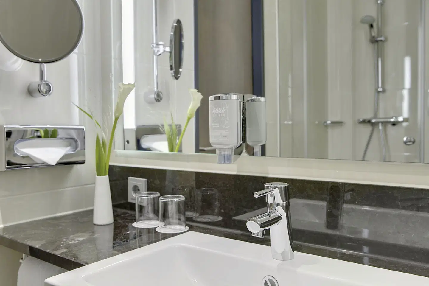 IntercityHotel Berlin Hauptbahnhof Badezimmer