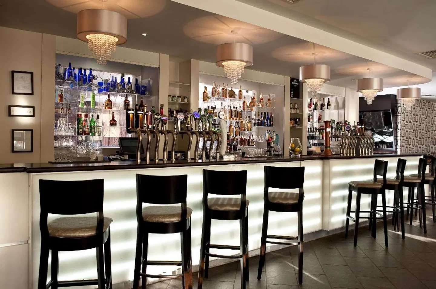 Hilton Garden Inn Dublin Custom House Bar