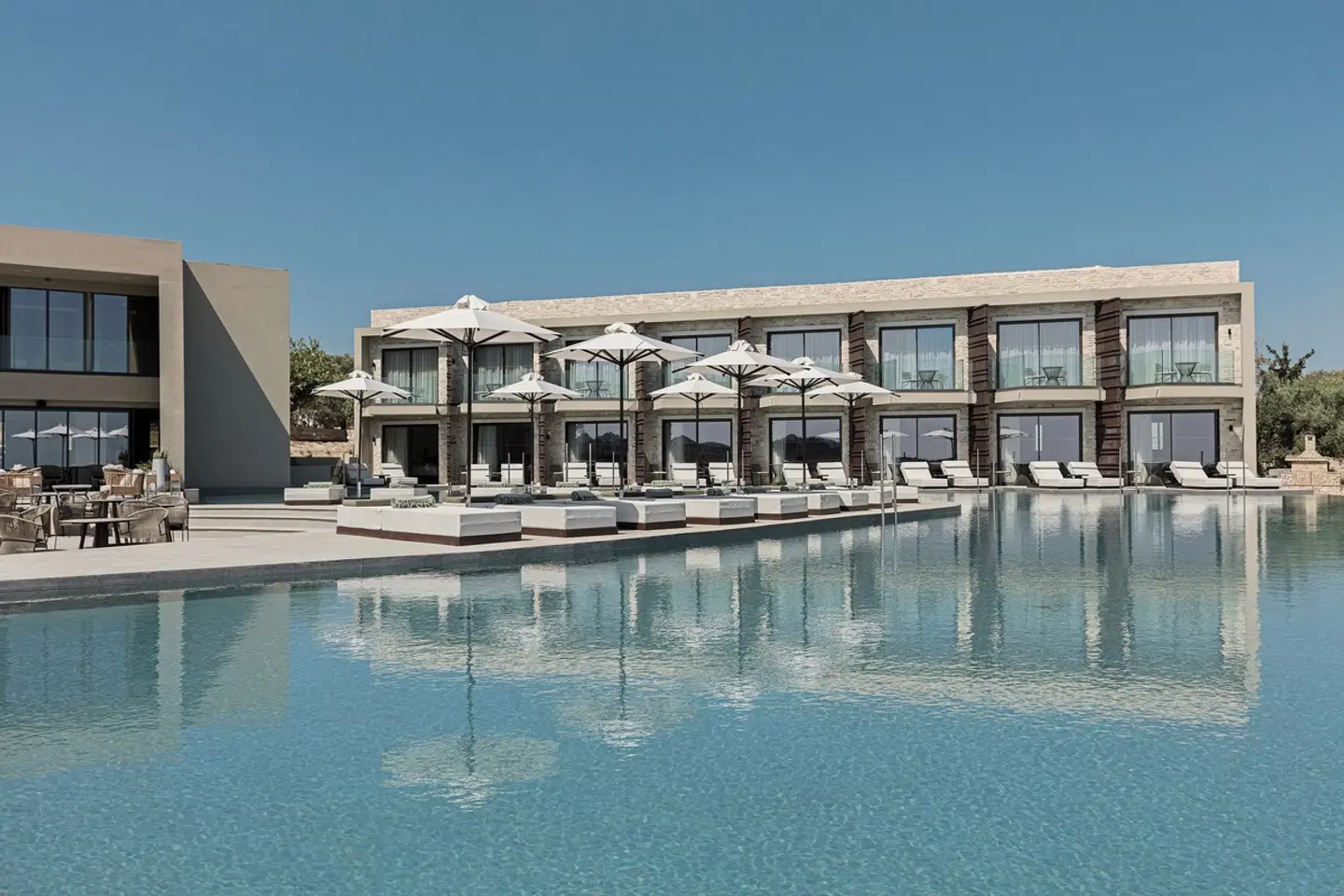 King Jason Zante OUTDOOR_POOL