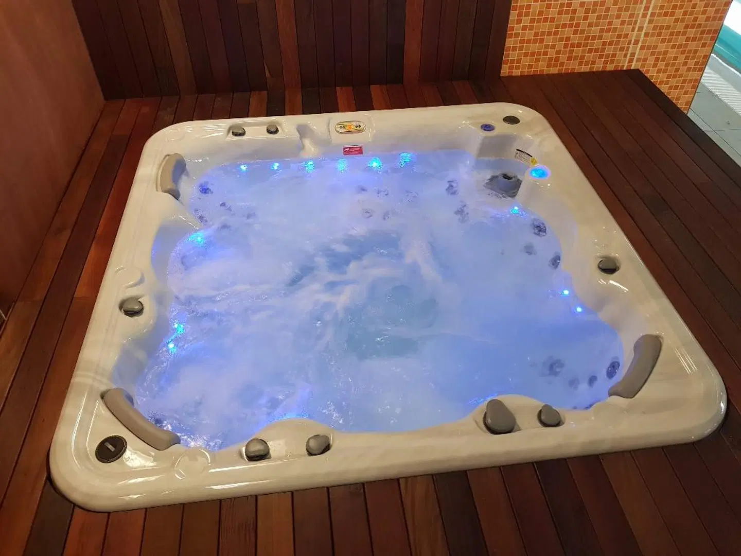 Intur Orange Badezimmer