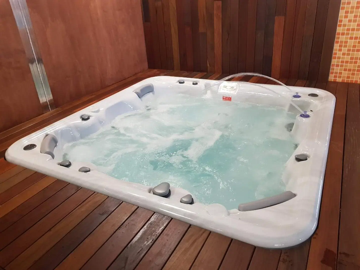 Intur Orange Badezimmer