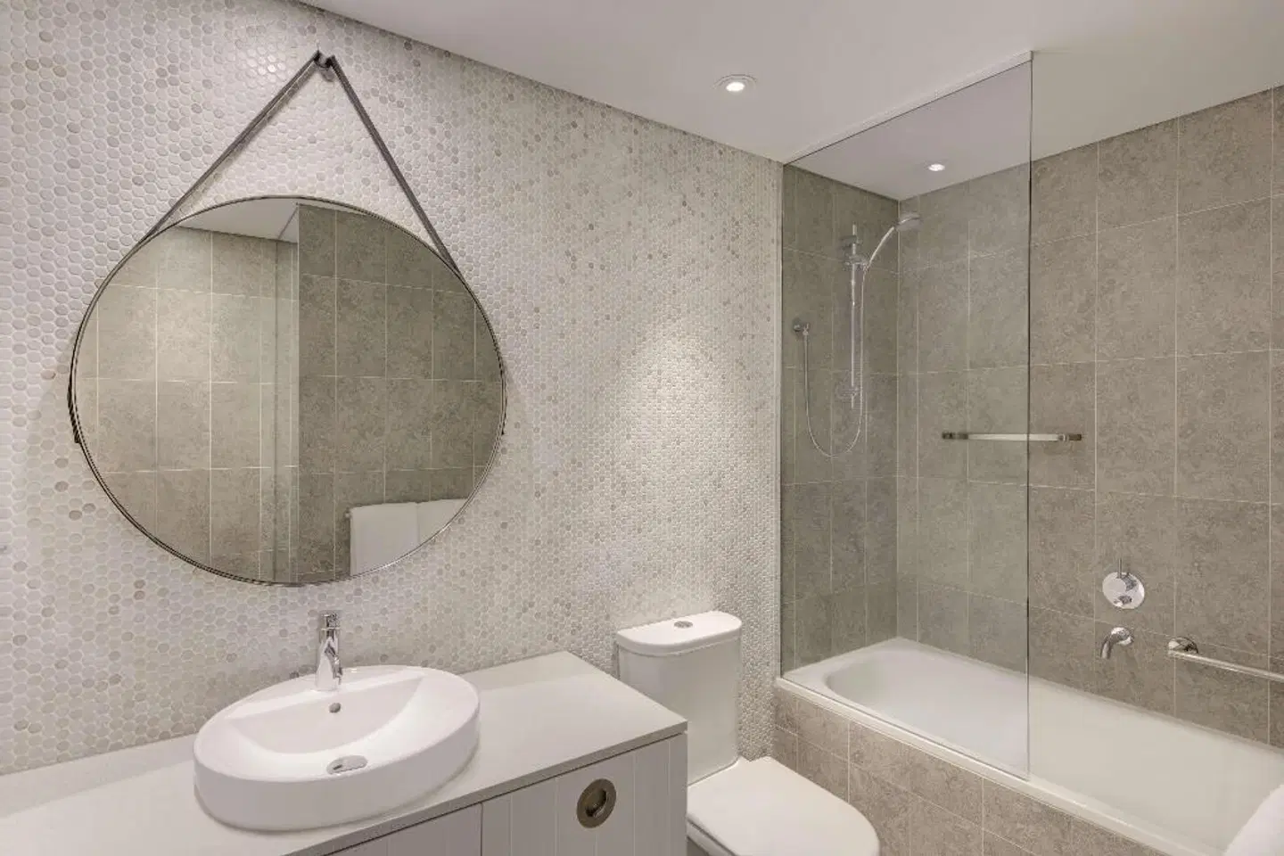 Adina Apartment Hotel Bondi Beach Badezimmer