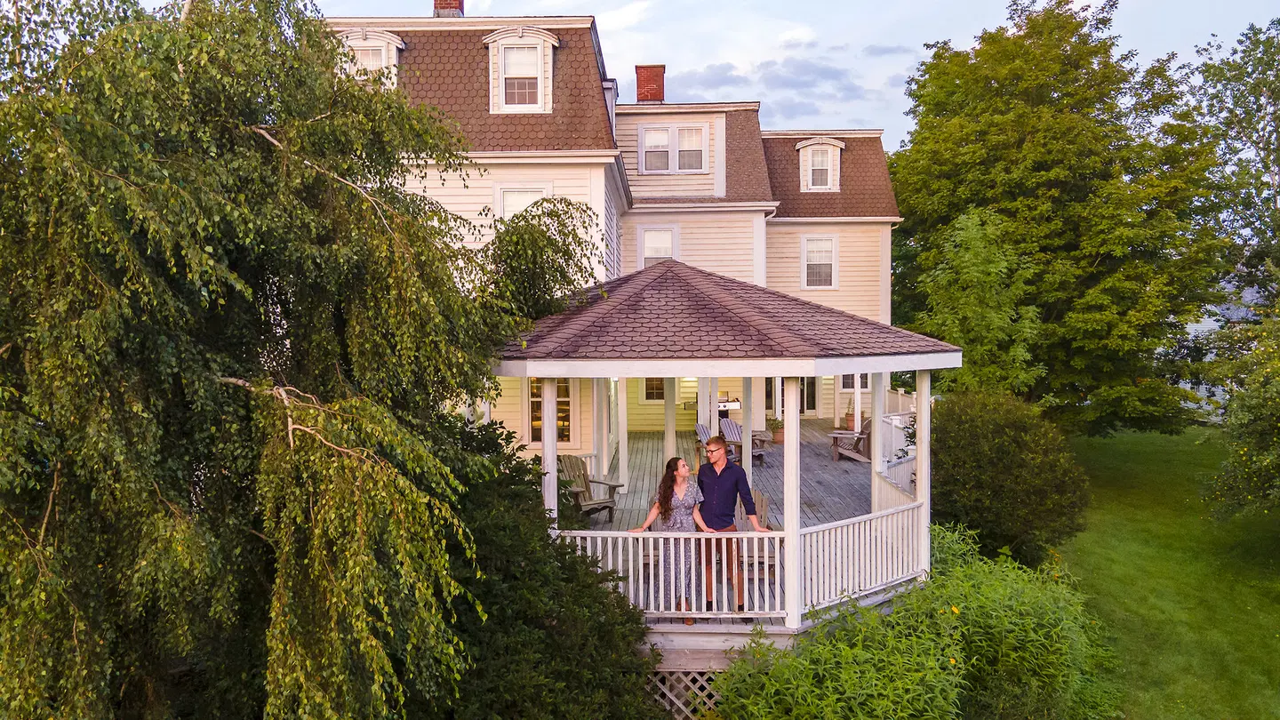 DesBarres Manor Inn EXTERIOR