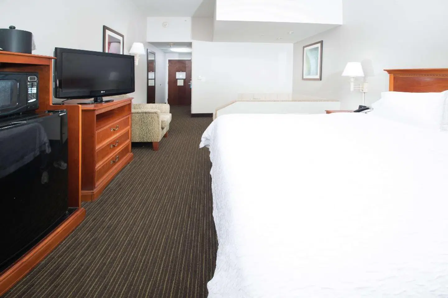 Hampton Inn Linden ROOM_EXAMPLE