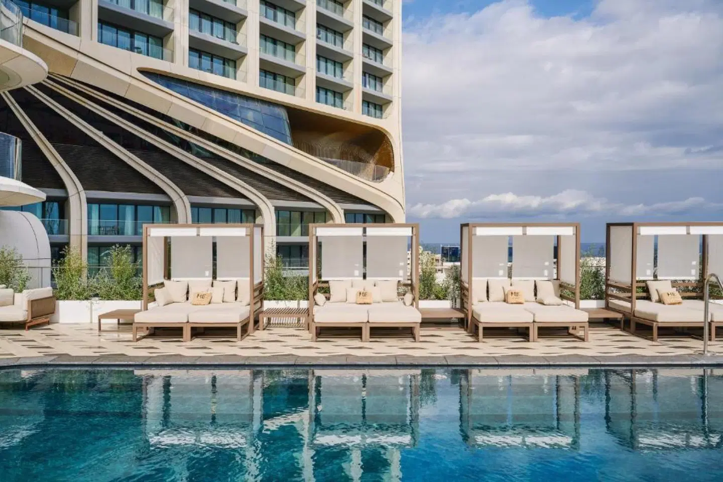 ME Malta by Melia OUTDOOR_POOL