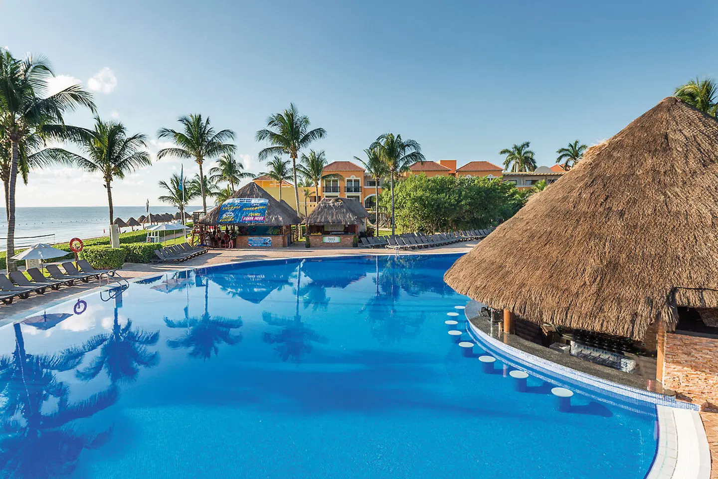 El Beso at Ocean Coral & Turquesa OUTDOOR_POOL