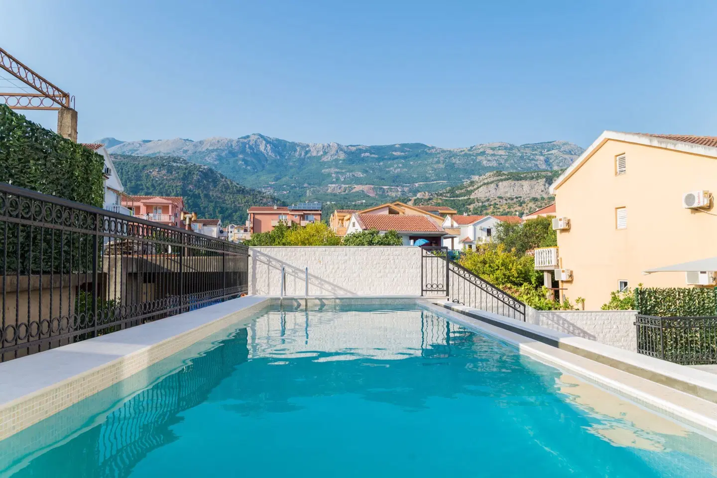 Kadmo by Aycon OUTDOOR_POOL