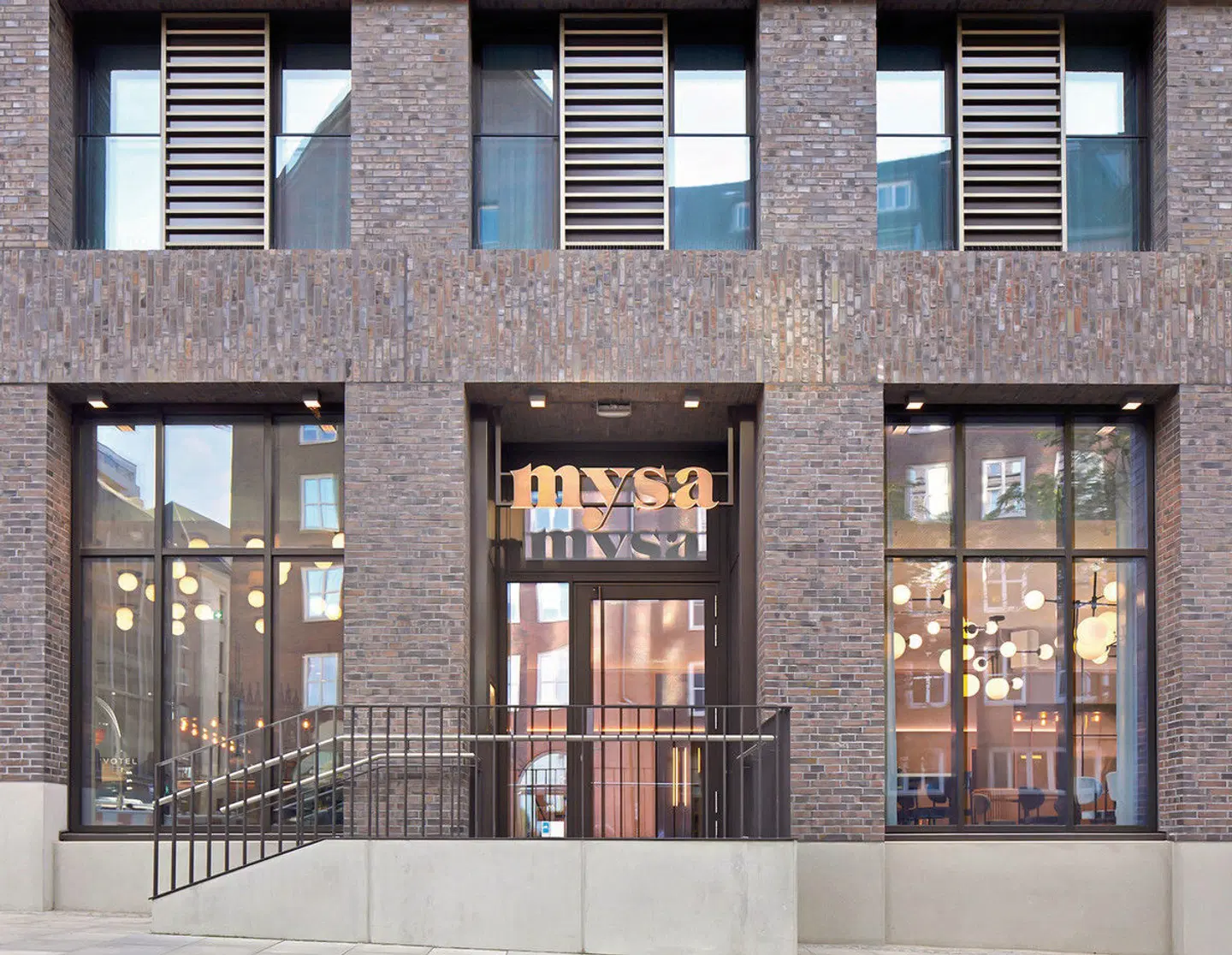 Novotel Hamburg Central Station EXTERIOR