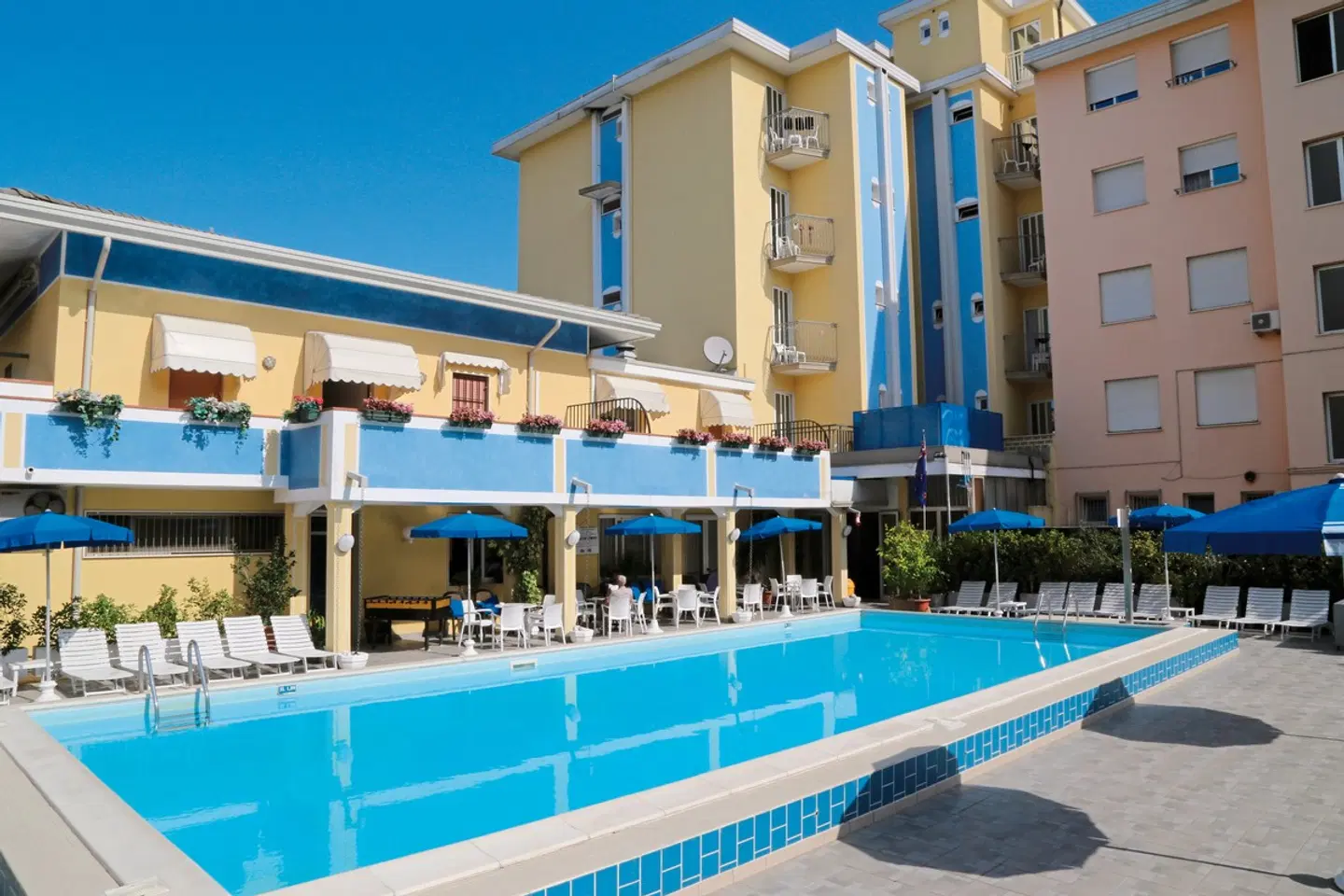 Portofino OUTDOOR_POOL