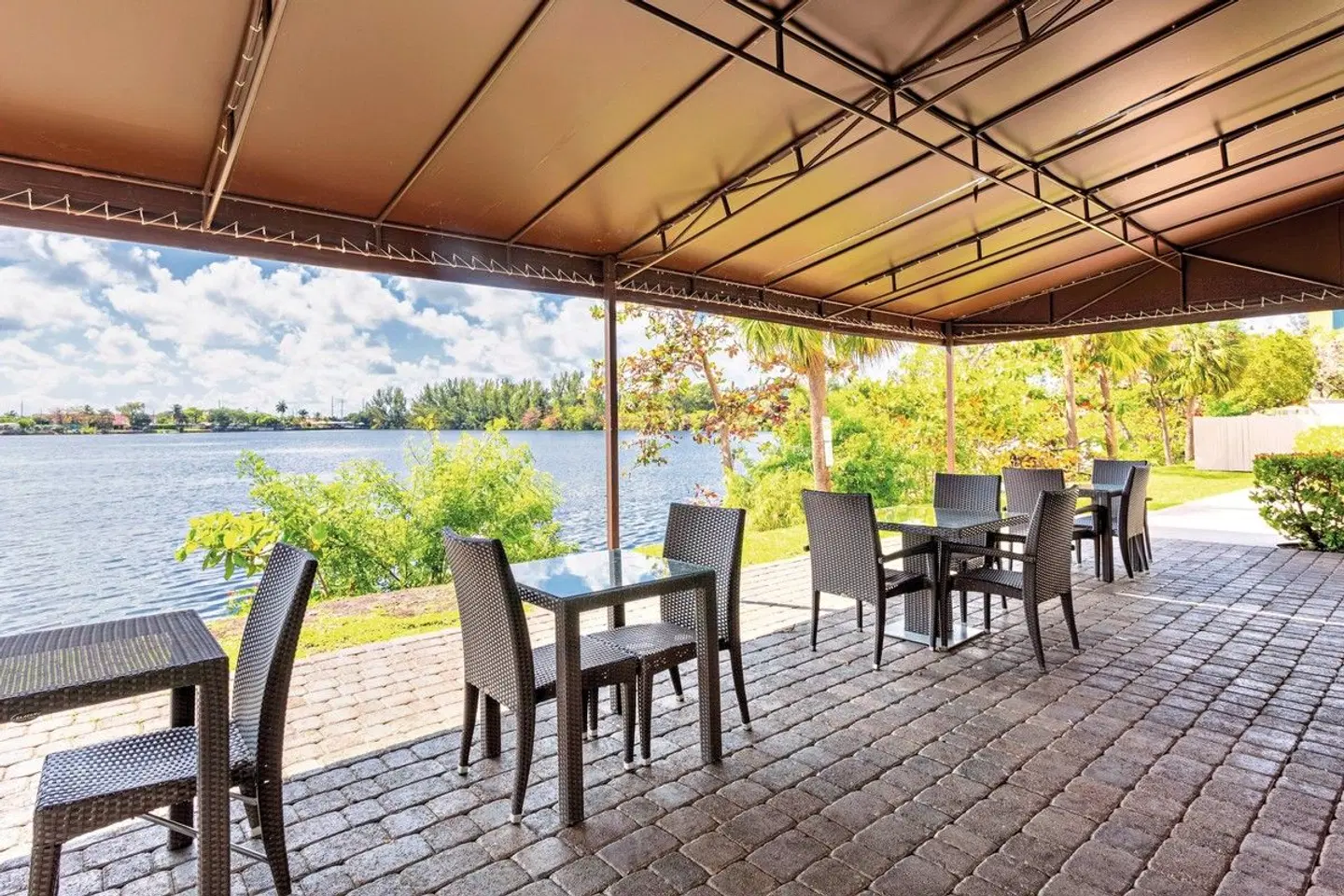 Springhill Suites Miami Airport South Blue Lagoon Restaurant