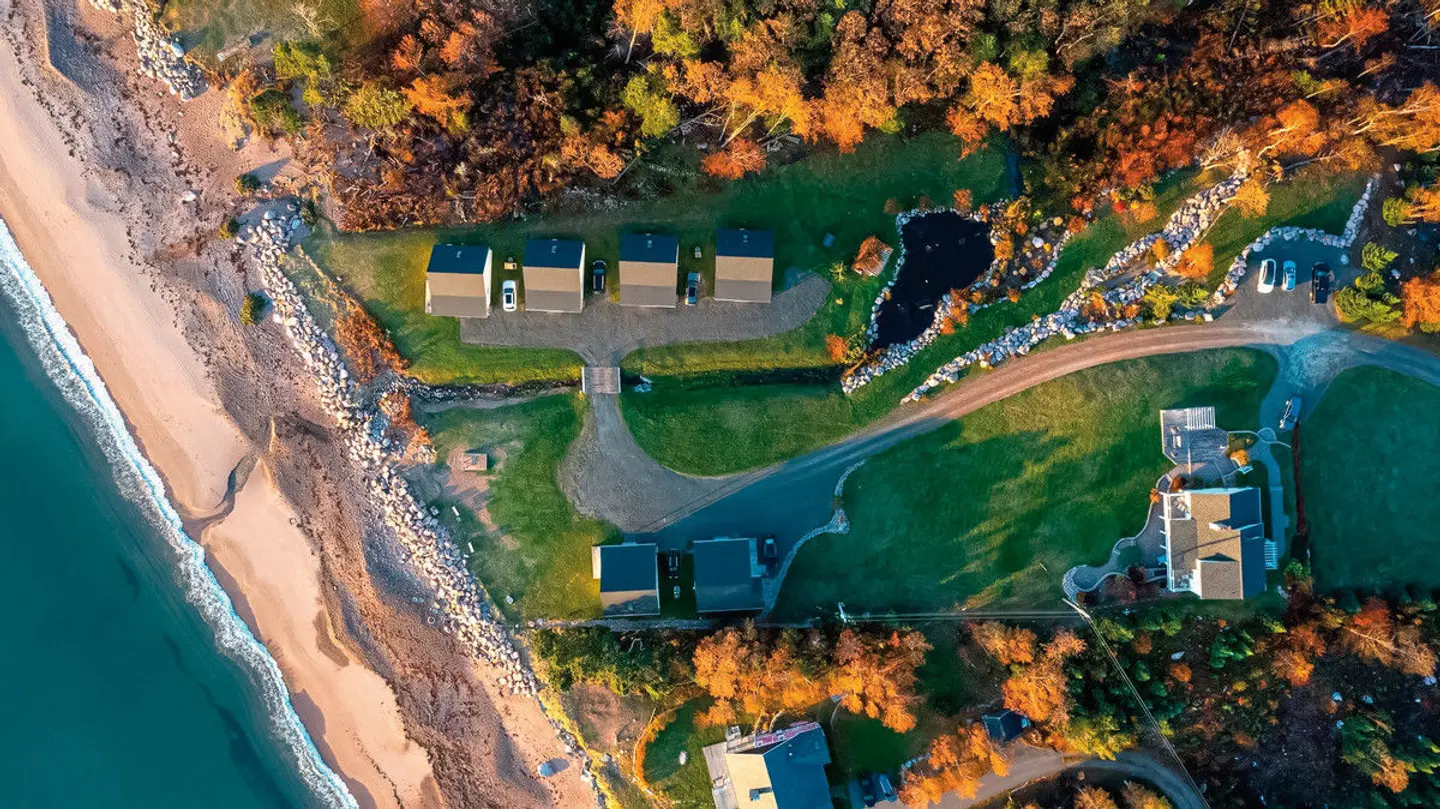 Lantern Hill & Hollow Garten