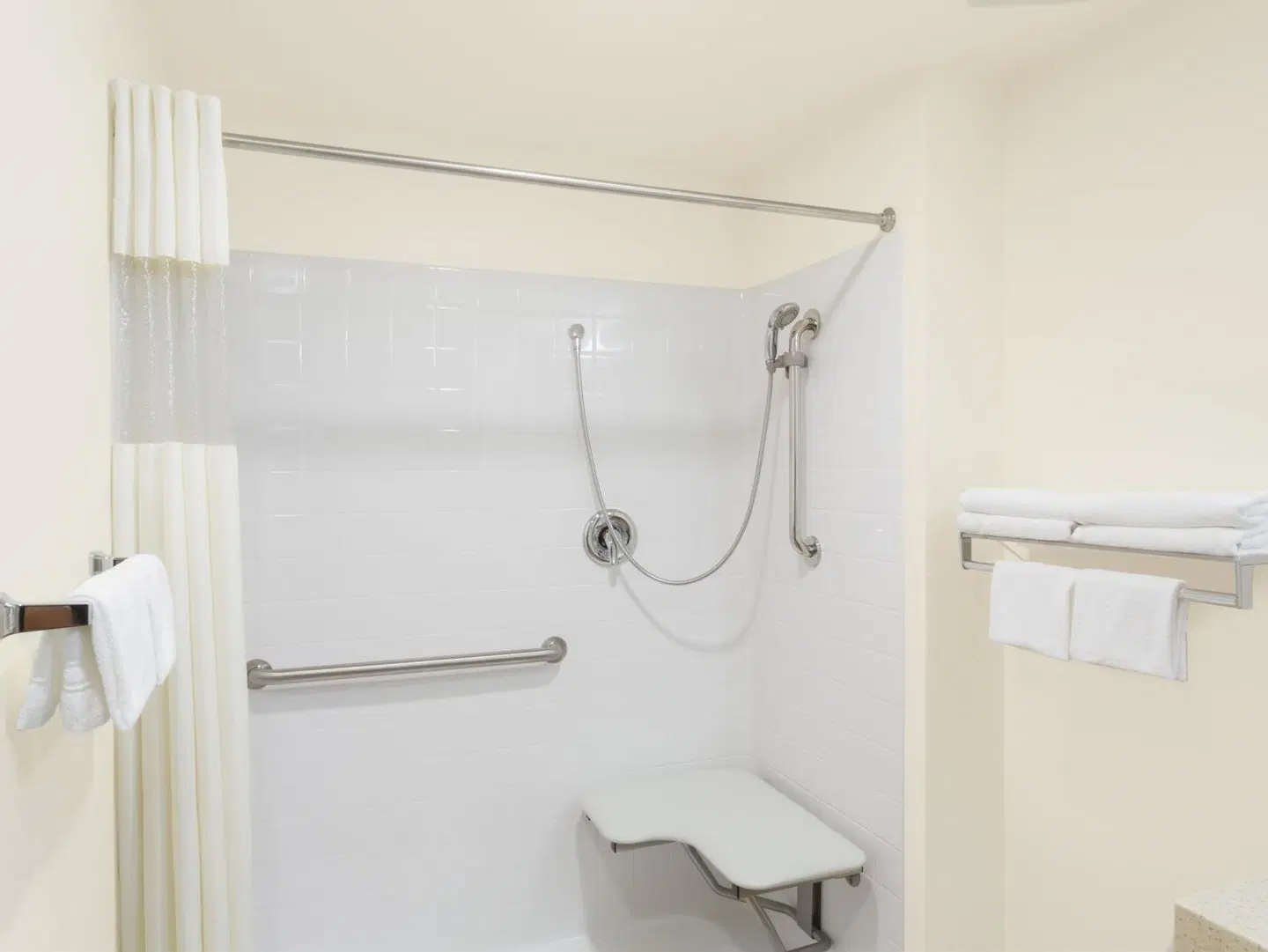 Starlite Yellowstone, Tapestry Collection by Hilton Badezimmer