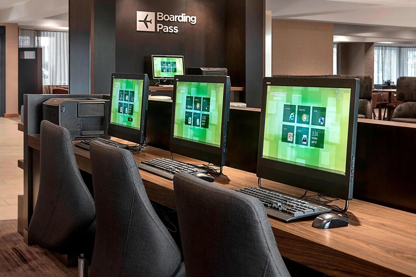 Courtyard by Marriott Jersey City Newport Bar