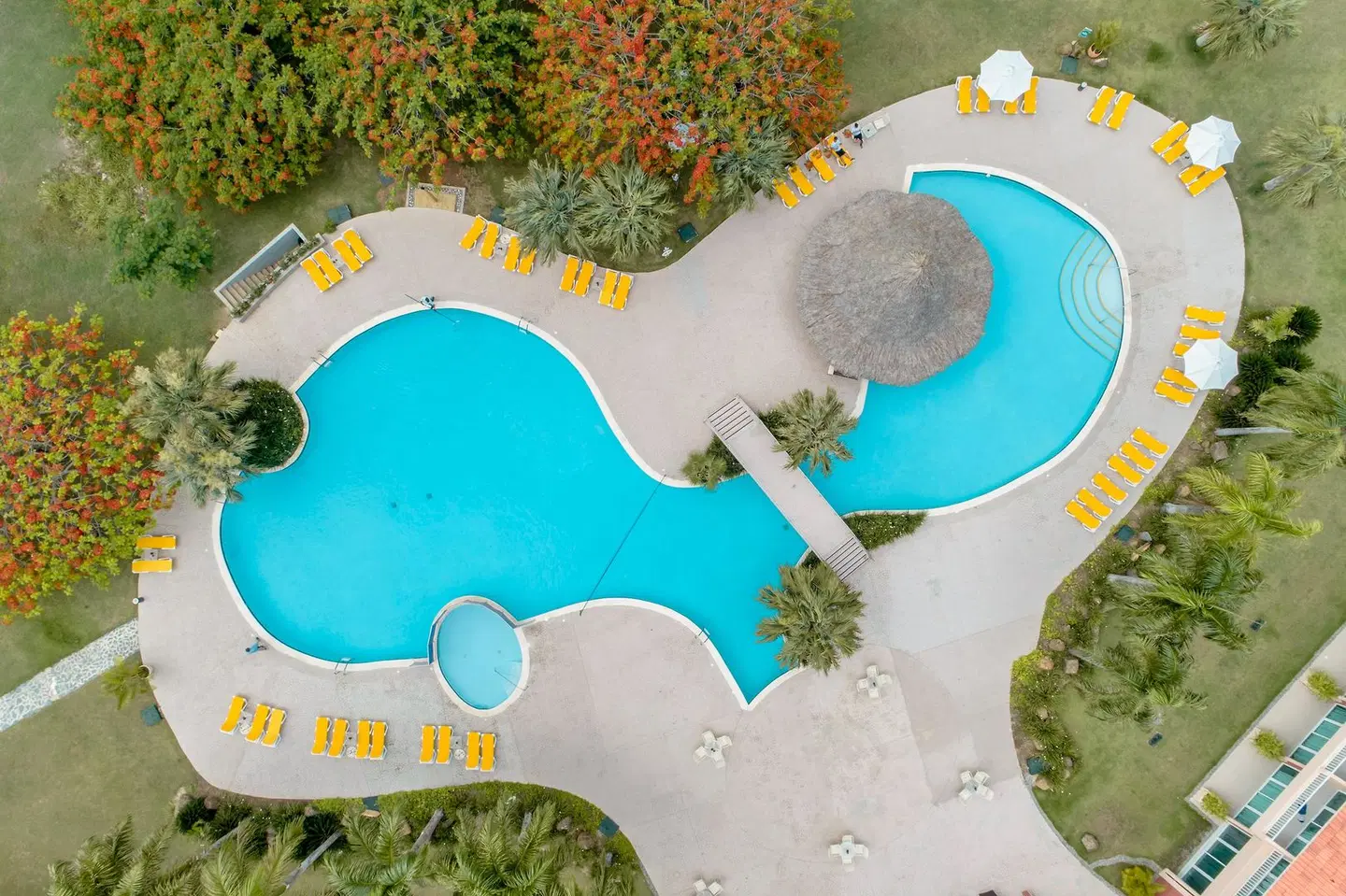 Hodelpa Garden Suites Golf & Convention Center OUTDOOR_POOL
