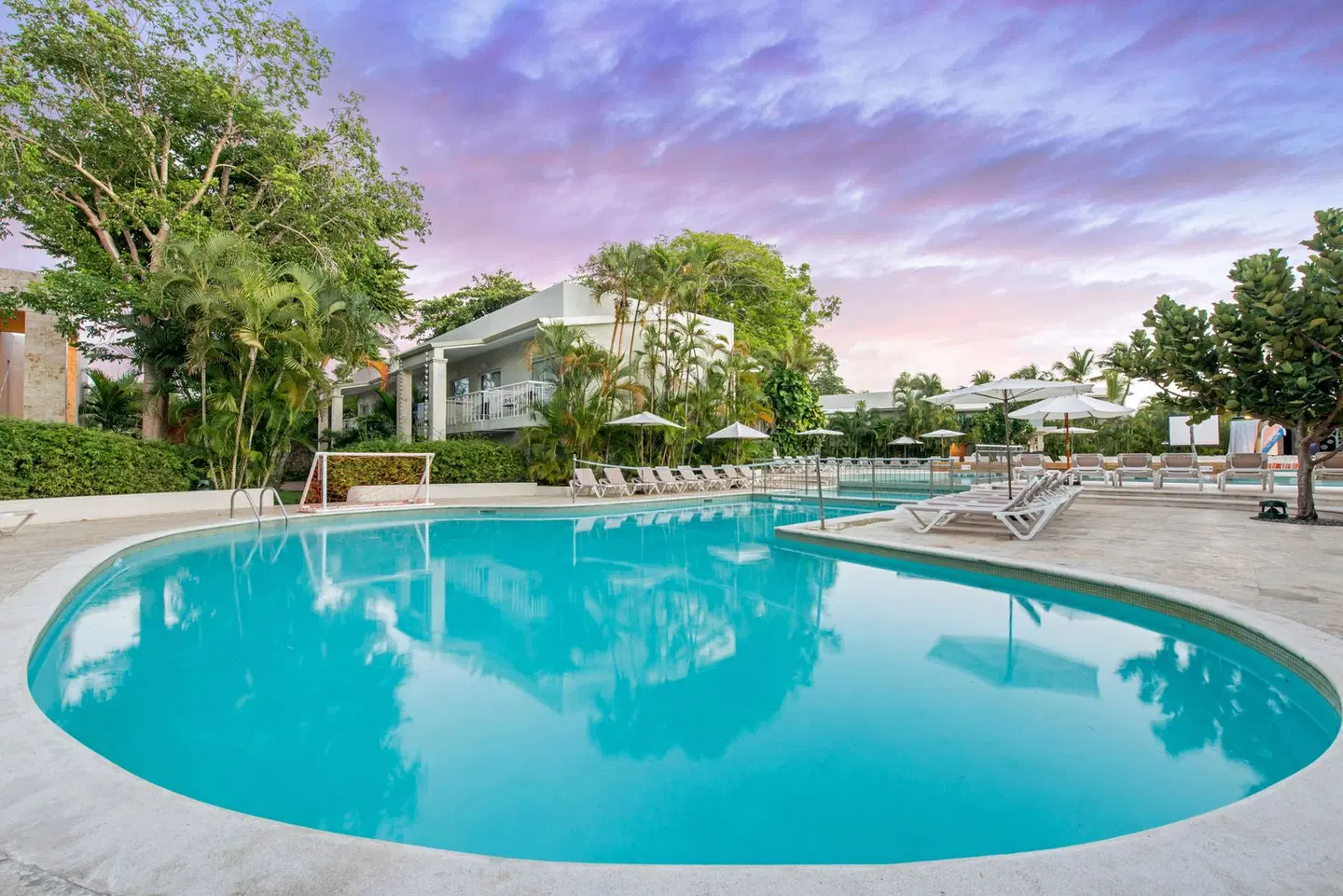 Emotions by Hodelpa Juan Dolio OUTDOOR_POOL