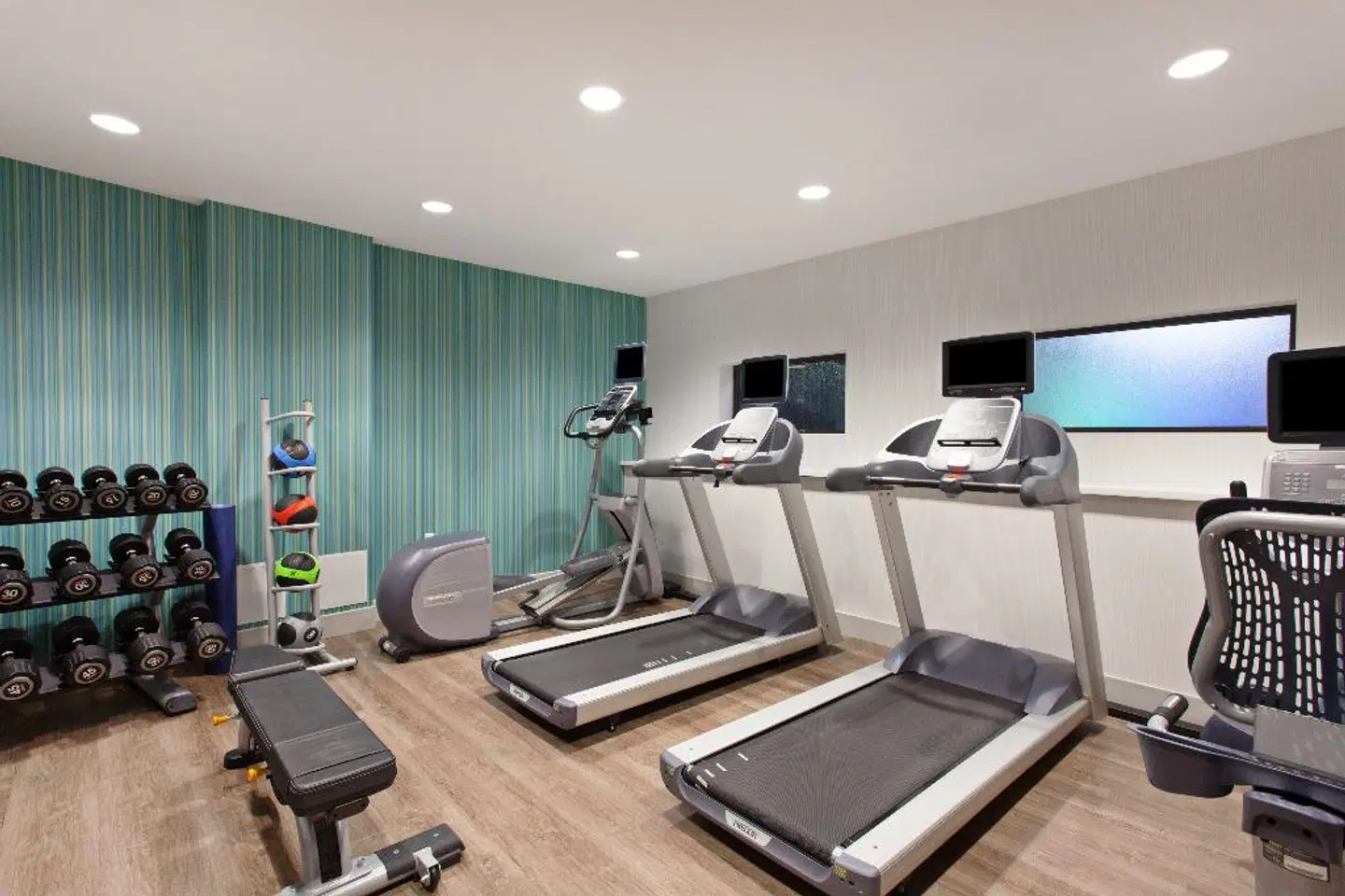 Holiday Inn Express West Los Angeles-Santa Monica SPORTS_AND_LEISURE