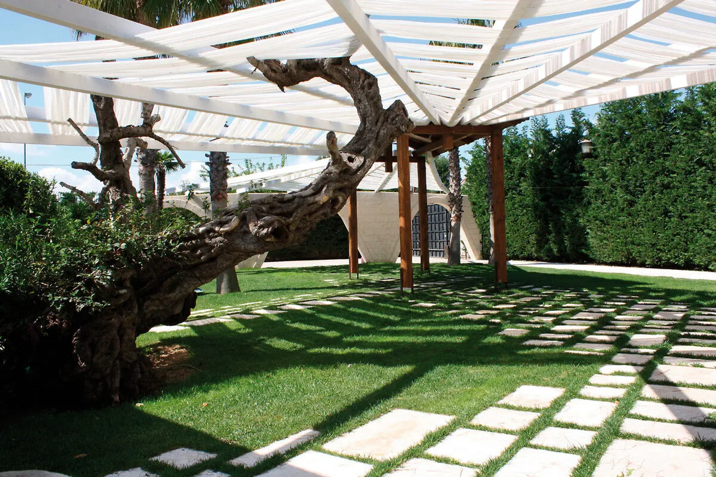 UNA Hotel Regina Bari Garten