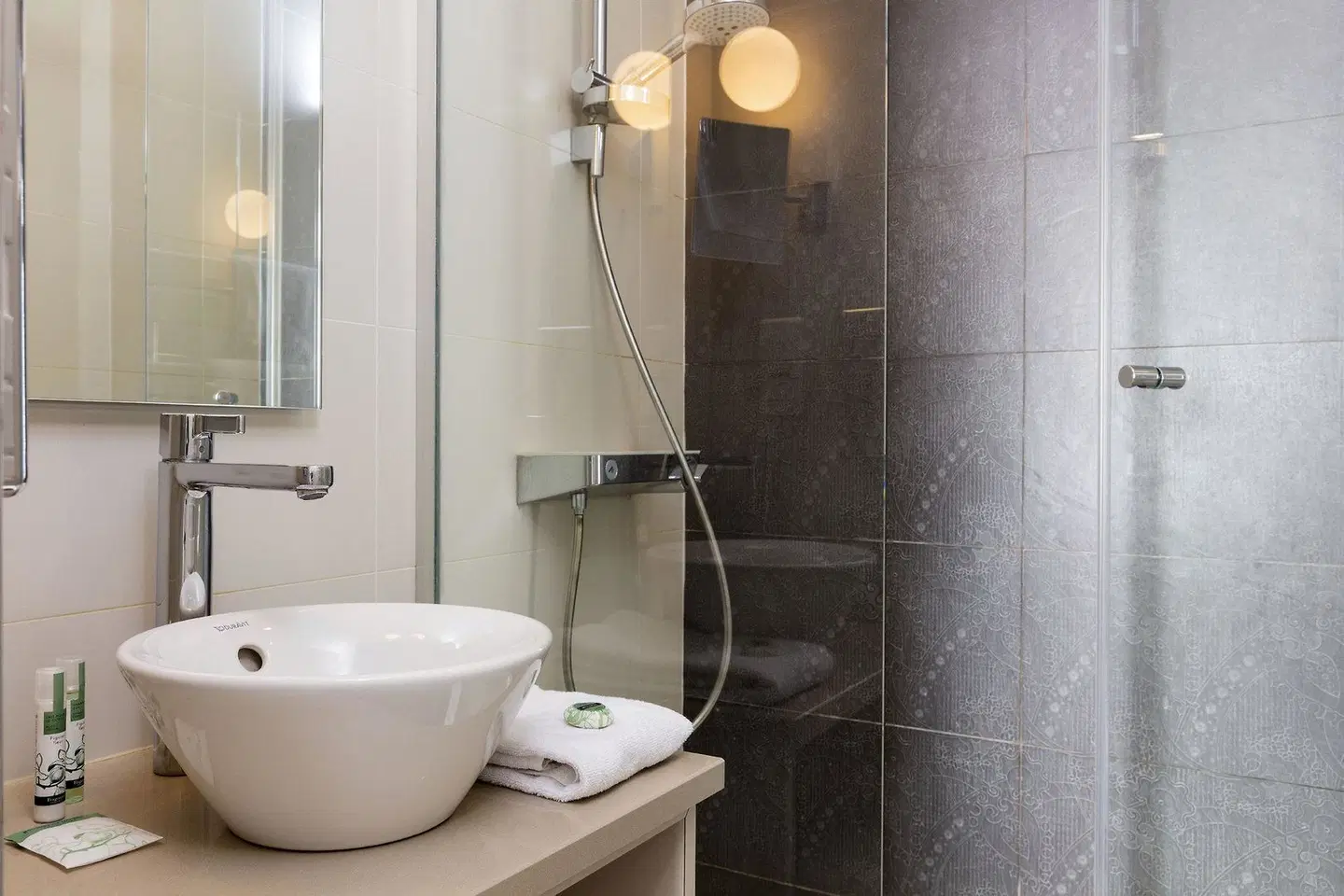 Yllen Eiffel Badezimmer