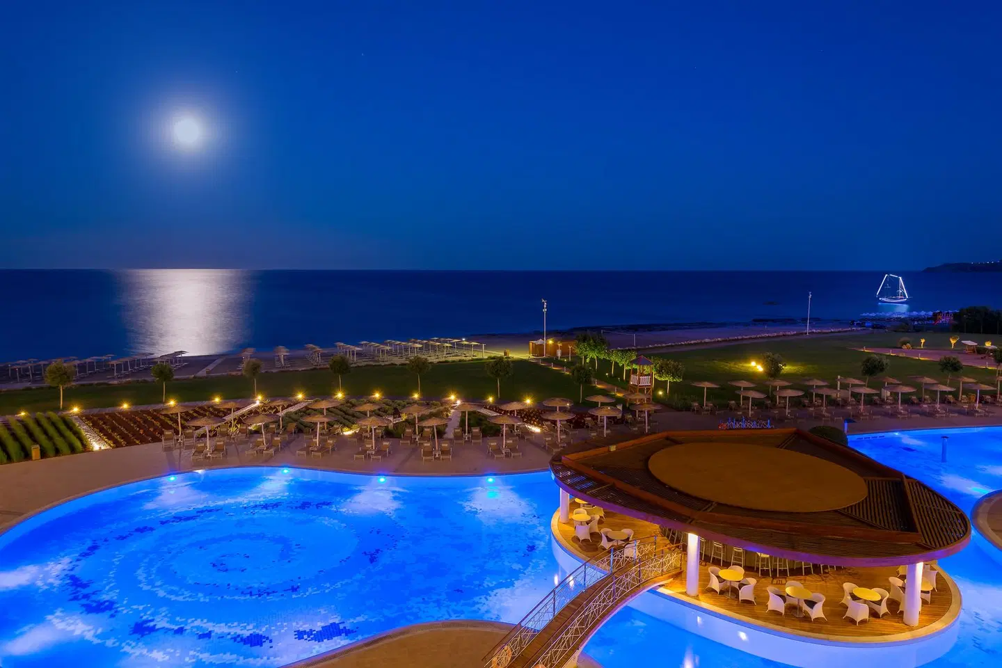 Elysium Resort & Spa OUTDOOR_POOL