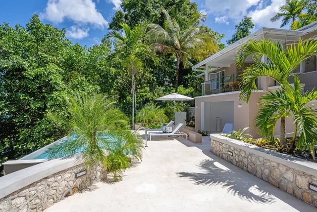 Couples Sans Souci EXTERIOR