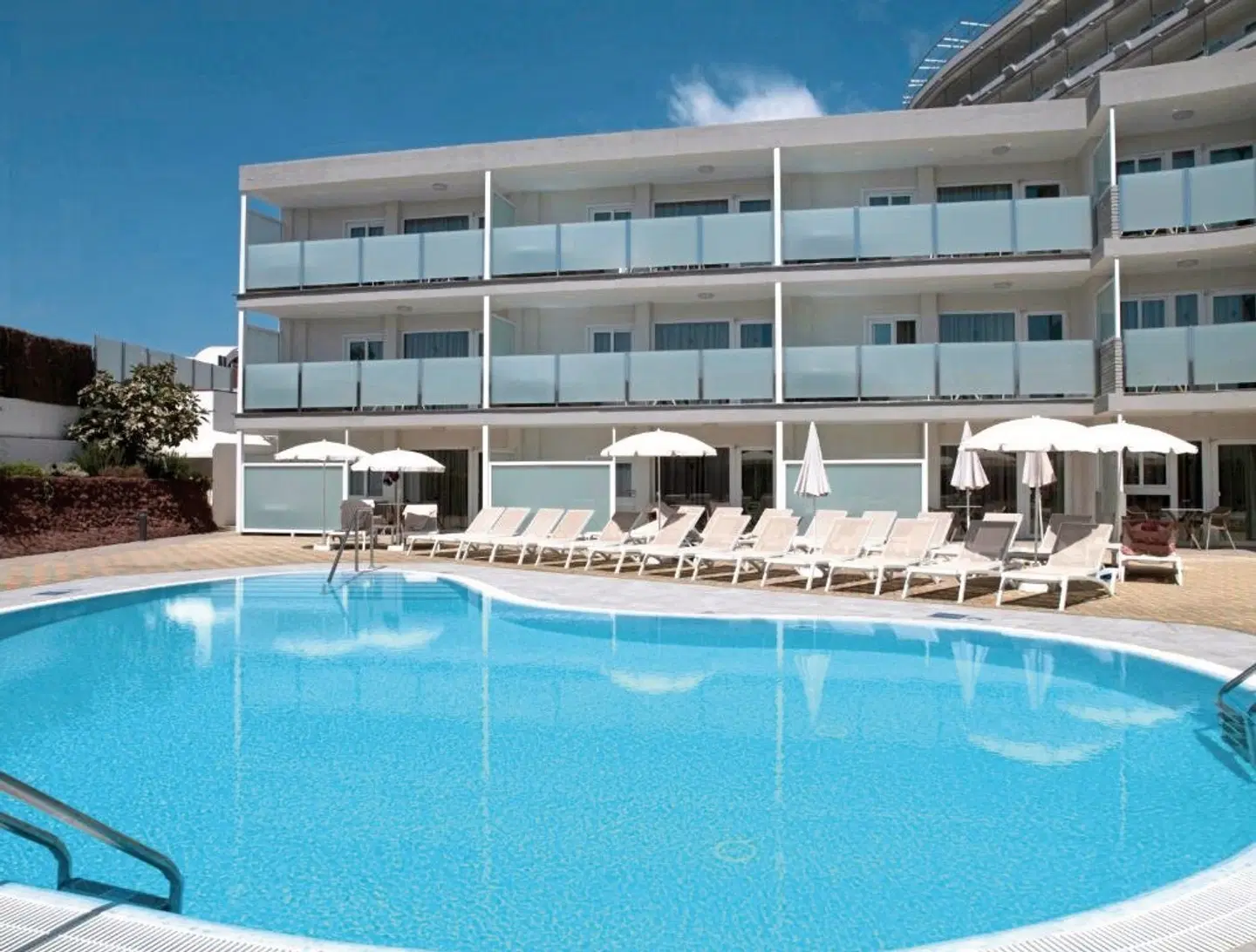 HL Suite Nardos EXTERIOR