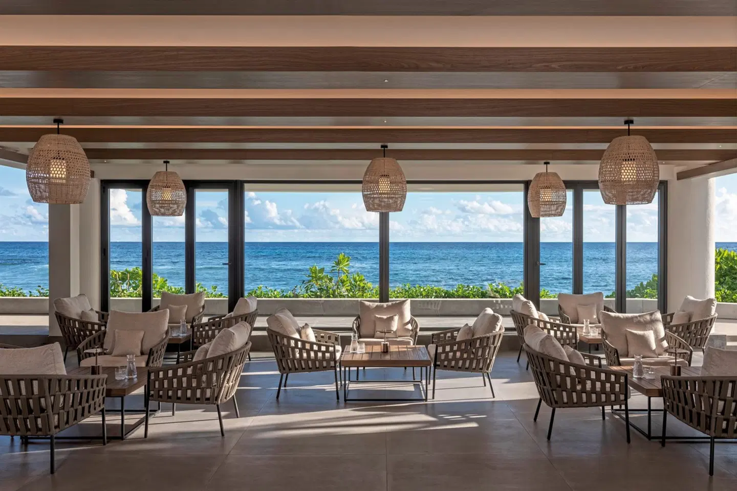 Avani+ Barbarons Seychelles Terrasse