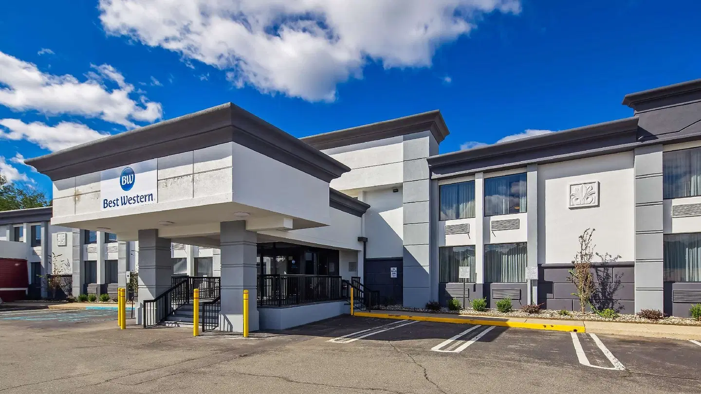 Best Western Paramus Hotel & Suites EXTERIOR