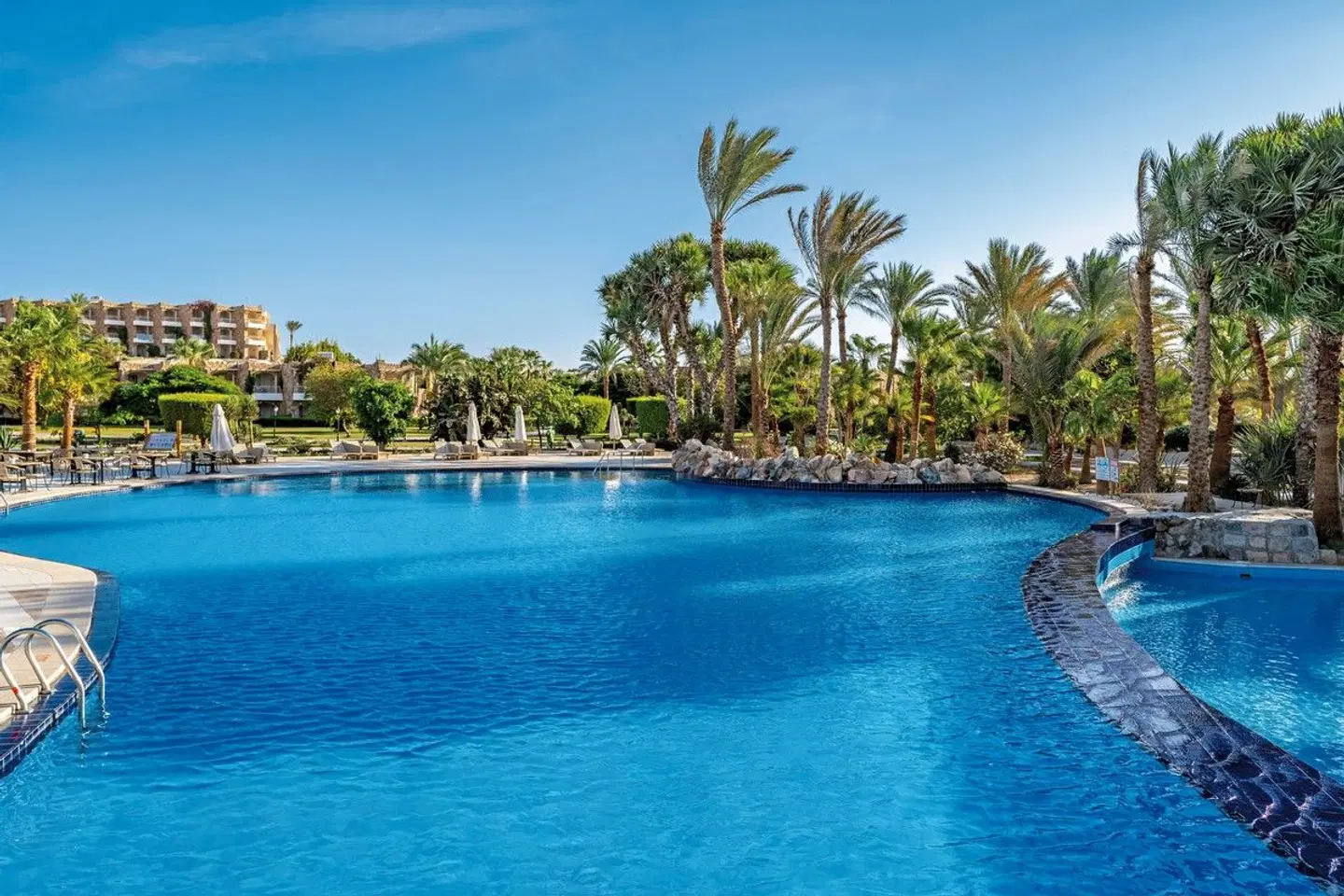 Brayka Bay Resort OUTDOOR_POOL