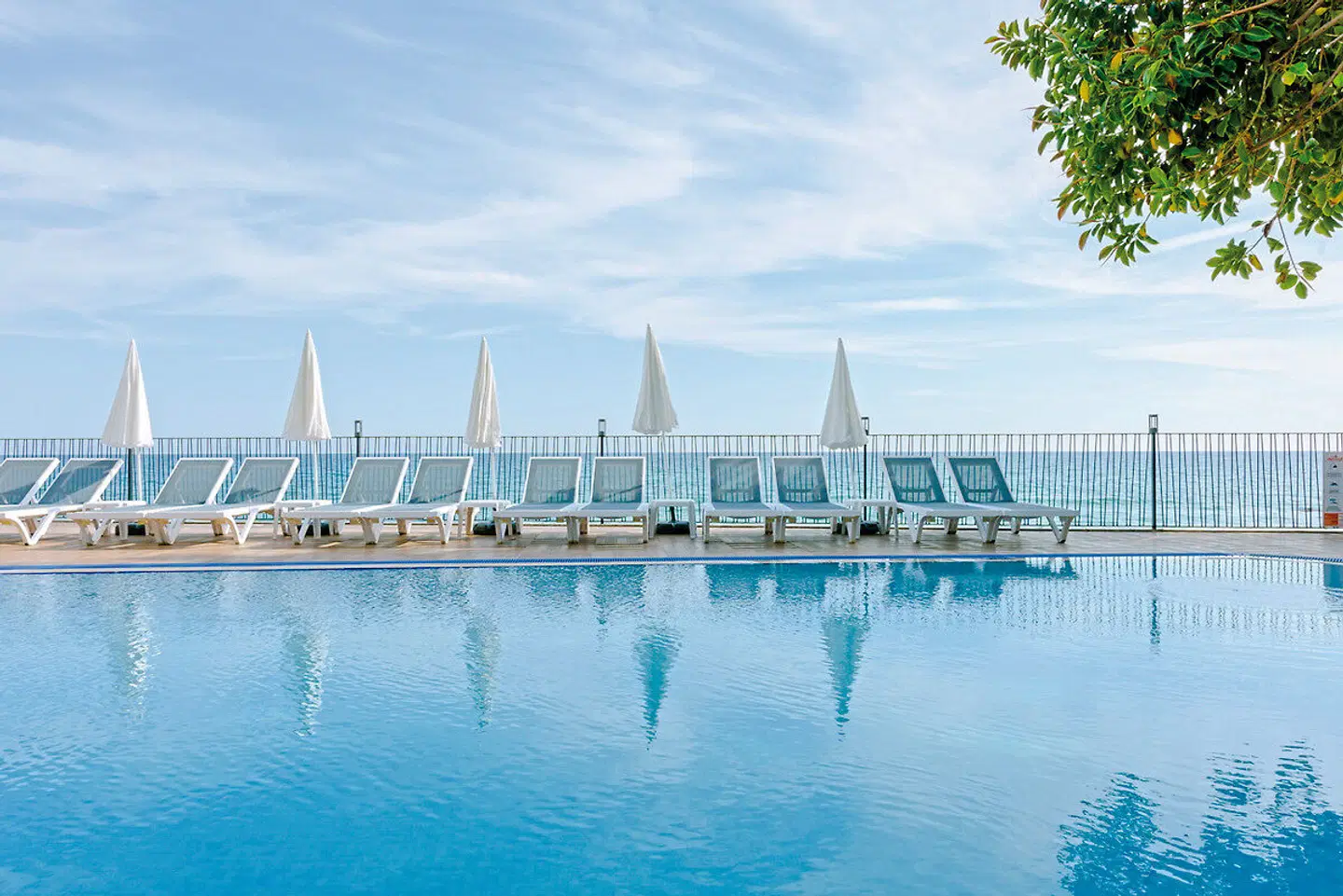 Floria Beach Hotel OUTDOOR_POOL
